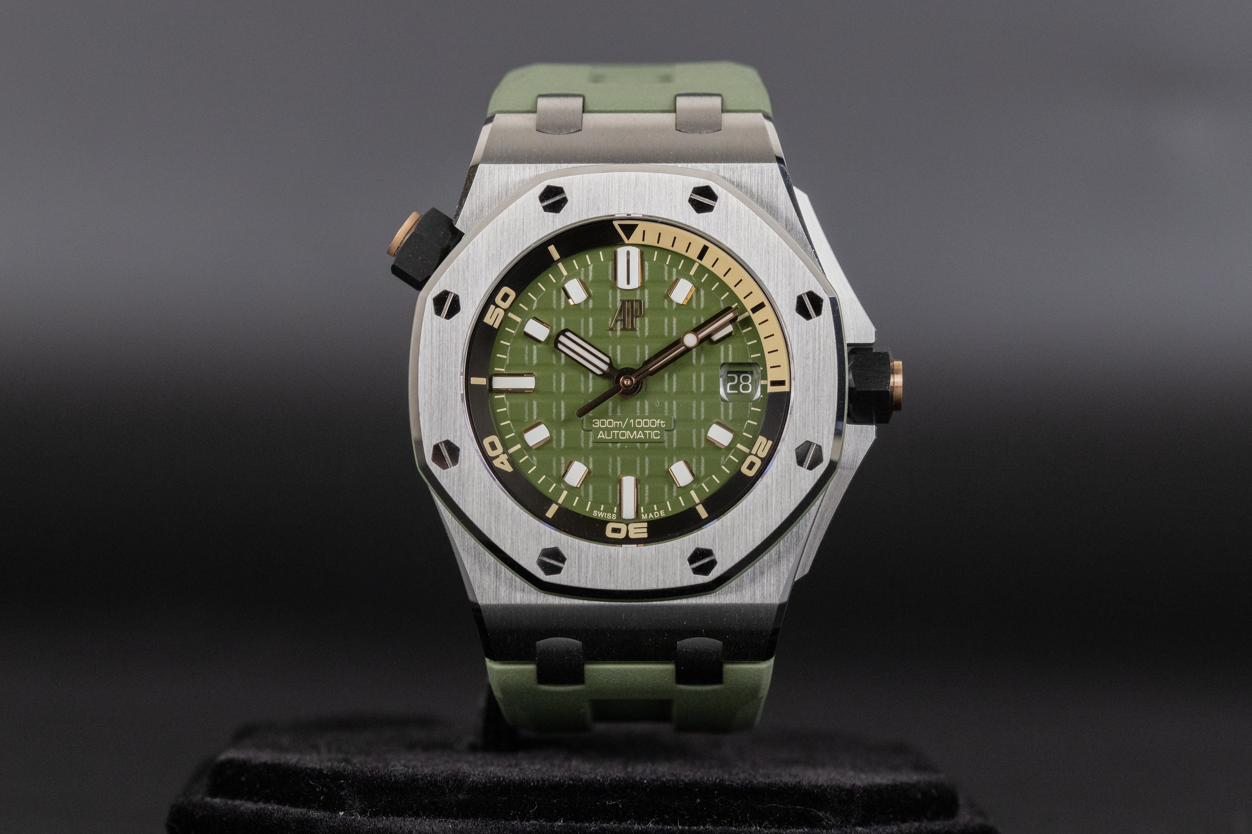 Audemars Piguet15720ST Royal Oak Offshore Diver Green Dial