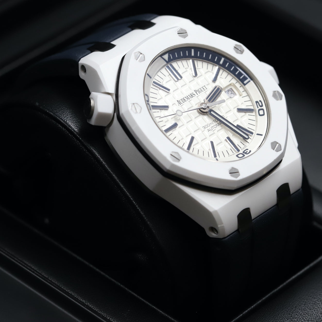 Audemars Piguet15707CB Royal Oak Offshore Diver White Ceramic