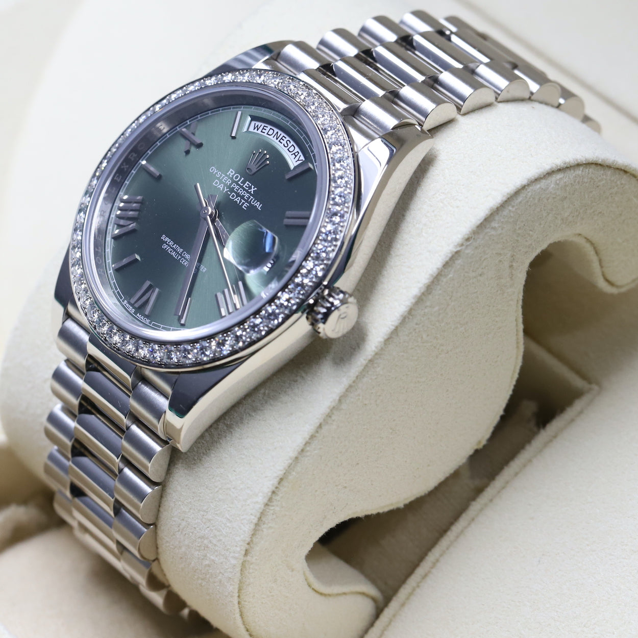 Rolex228349RBR DayDate 40 White Gold Diamond Bezel Green Dial 